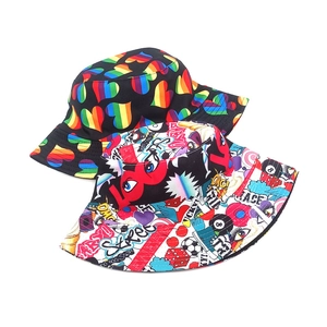Reversible bucket hat set with rainbow heart and street graffiti patterns for sun protection
