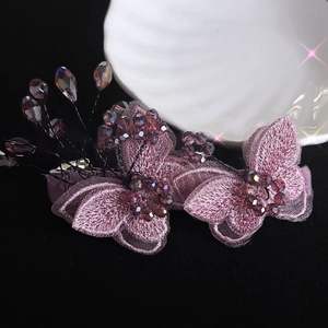 Barrette élégante double papillon brodé violet avec des perles et du tissu en résille