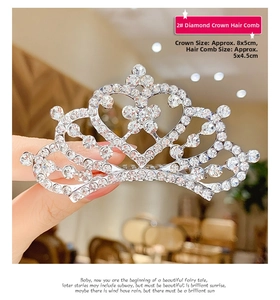 Dettaglio del pettine per capelli a corona a cuore con strass scintillanti 8x5cm