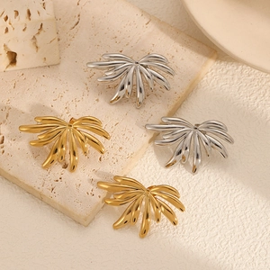 Stainless Steel Stud Earrings For Women Elegant Radiating Feather Angel Wings Palm Leaf Asymmetric Fashion Jewelry