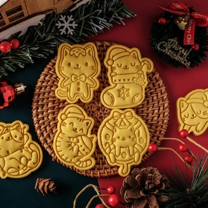 Christmas Cat Cookie Cutter Mold PLA Plastic Cartoon Kitten Shape Fondant Cake Decorating Tool Holiday Baking