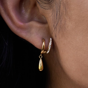 Boucles d'oreilles double C en acier titane doré avec zircon et pendentif goutte