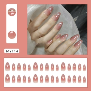 Unghie finte sfumate rosa occhio di gatto con glitter e dettagli metallici, set da 24