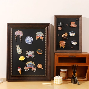 Magnetic display frames featuring vintage-style badges and classic Chinese phoenix crowns