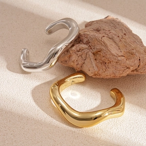 Bracciale Aperto A Onda Irregolare Stile Metallo Liquido Minimalista Lucentezza Metallica Gioielli Di Nicchia Per Donne