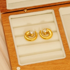 Chic 18K gold-plated irregular spiral earrings with pear-cut zircon in a wooden jewelry box