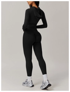 Detail of high-waist yoga pants with scrunch butt design and hooded long-sleeve top