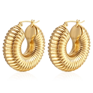 Boucles d'oreilles créoles évidées en or 18 carats avec motif en spirale vintage
