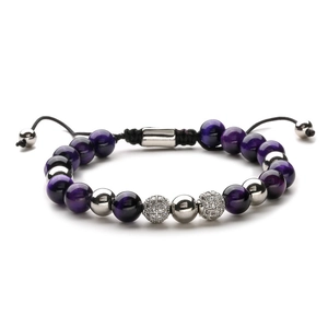 Dettaglio di bracciale regolabile con pietre occhio di tigre viola e zirconi pavé