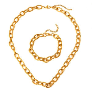 Ensemble de bijoux en acier titane doré avec collier et bracelet dotés de fermoirs mousquetons