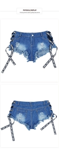 Dettaglio fronte e retro di pantaloncini di denim con strappi e lacci laterali LOVE