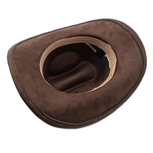 Vista dettagliata dell'interno del cappello da cowboy in pelle scamosciata marrone