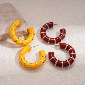 Retro C-shape bamboo style hoop earrings in bright yellow and burgundy drip oil finish