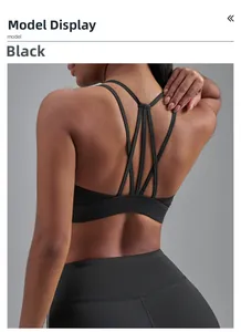 Vue détaillée du soutien-gorge de sport noir avec bretelles croisées et tissu élastique