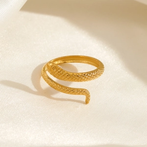 Chic 18K gold plated snake ring in stainless steel with adjustable open band design