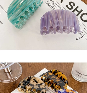 Detail of medium acetate hair claws in marble green, lavender, and tortoiseshell patterns