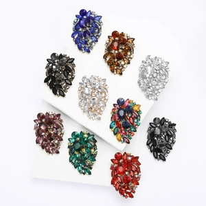 Elegant Vintage Rhinestone Alloy Brooch Pin For Women Floral Crystal Bouquet Corsage Accessory For Suits And Dresses
