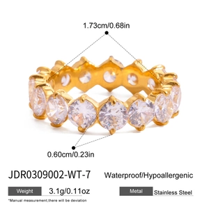 Gouden roestvrijstalen eternity ring met witte zirkonia's en een breedte van 0,60 cm