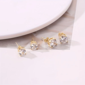 Classic round cubic zirconia stud earrings with gold four-prong setting in S925 silver