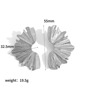 Silver leaf earrings detail with dimensions 55mm by 32.5mm and 19.5g weight info