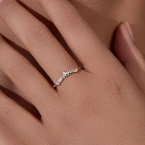 Elegant 18K gold plated 925 sterling silver V-shape crown ring with marquise zircon stones