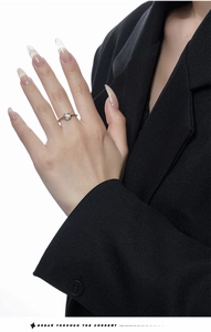 Detailed close-up of a minimalist S925 silver ring featuring a smooth white agate stone
