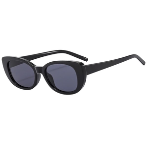 Lunettes de soleil œil de chat rétro avec monture noire polie et verres gris foncé