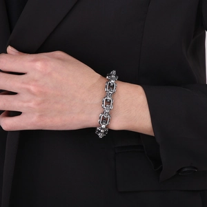 Retro punk skull titanium steel chain bracelet for men with vintage checkered link design
