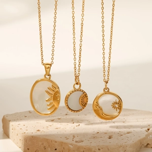 Collier Pendentif Soleil Lune Étoile Plaqué Or 18K Acier Inoxydable Incrustation Nacre Bijoux Célestes Vintage Femmes