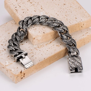 Bracelet chaîne cubaine gravé rétro en finition argent antique sur pierre
