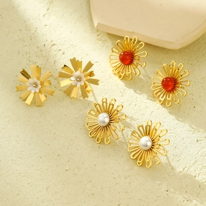 French minimalist hollow flower earrings in gold finish with pearls and red beads