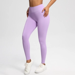 Detailansicht der hoch taillierten nahtlosen Lavendel-Yogahose mit Po-Push-Up-Effekt
