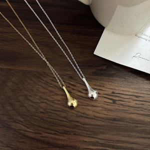 Elegant 925 sterling silver teardrop pendant necklace in gold and silver finish on wood