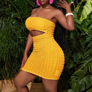 Robe courte sexy jaune en maille texturée à nid d'abeille avec découpe sur le côté