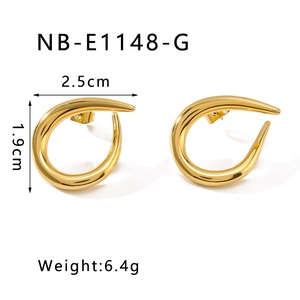 Detail view of gold C-shaped earrings with 2.5cm width and 6.4g weight specifications
