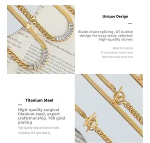 Detalle del collar de titanio chapado en oro de 18K con cierre OT y circonita incrustada