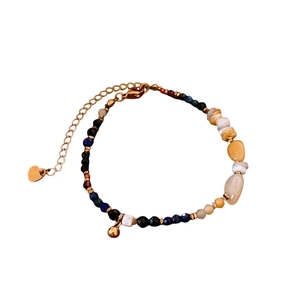 Bracelet ethnique en perles colorées avec pendentif cœur doré et chaîne ajustable