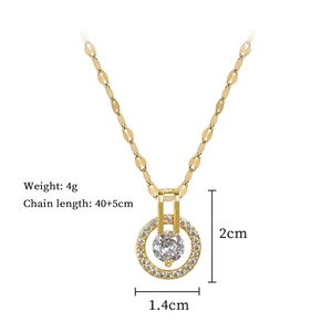 Dettaglio collana in titanio dorato con pendente in zircone e specifiche di peso e misura