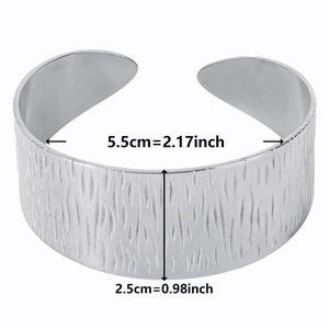 Silver C-shape bangle showing 5.5cm inner diameter and 2.5cm width dimensions