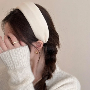 Chic padded sponge headband in cream beige fabric for a vintage high crown look