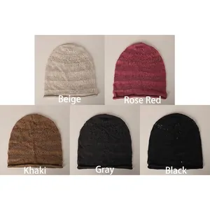 Bonnets en maille légère et respirante en beige, rose, kaki, gris et noir mat