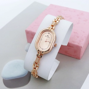 Montre Quartz Femme Mode Cadran Ovale Bracelet Alliage Fin Marqueurs Strass Élégante Montre Bracelet Décontractée