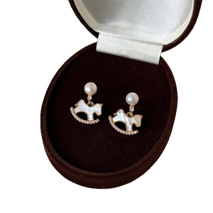 Elegant gold plated horse stud earrings with mother of pearl and shimmering round pearls