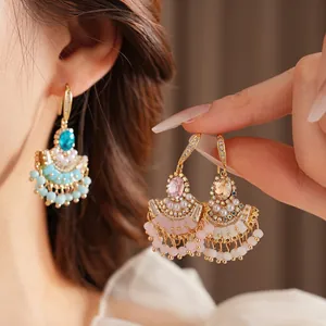 Boucles d'oreilles vintage en forme d'éventail avec glands en zircon bleu, rose et blanc