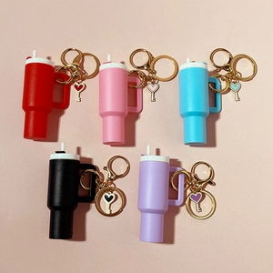 Mini Cup Shaped Keychain With Heart Charm For Mother's Day Cute Tumbler Style Bag Pendant Plastic Keychain Key Ring Gift