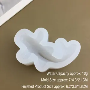Detailed view of koi fish silicone mold with dimensions 7x4.3x2.1cm and 10g capacity