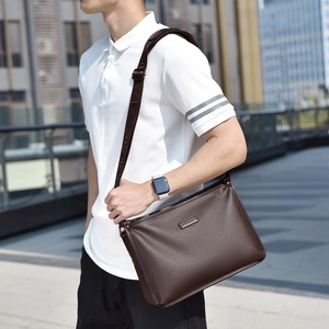 Men's dark brown cross-body bag in lychee pattern leather for business and casual use