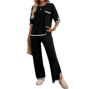 Ensemble en maille 2 pièces pour femmes avec haut court et pantalon large à rayures blanches