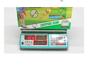 Primer plano del embalaje del juego de golf infantil con un peso de unos 2,01 kg