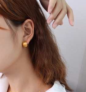 Close-up of model wearing 18K gold-plated C-shaped earrings with S925 silver needle